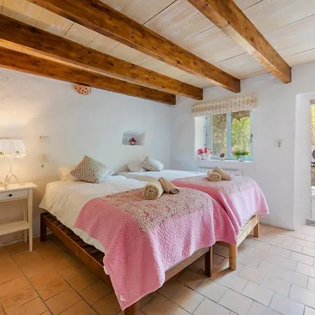 Roca Apartment *